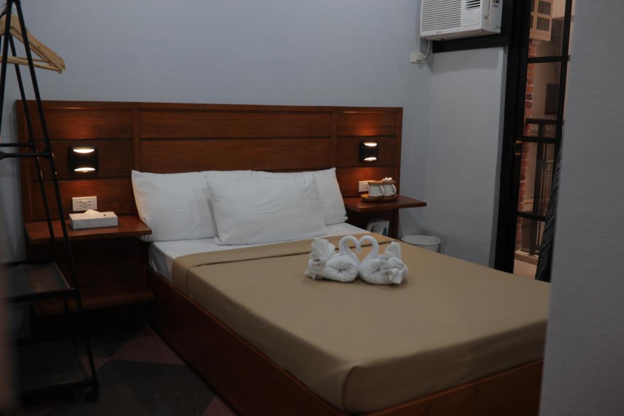 Cerca Hotel Balabag  Bagian luar foto