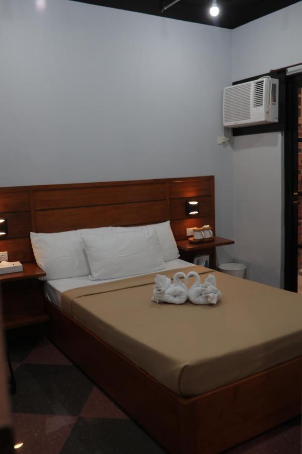 Cerca Hotel Balabag  Bagian luar foto