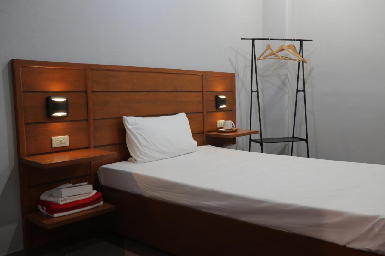 Cerca Hotel Balabag  Bagian luar foto