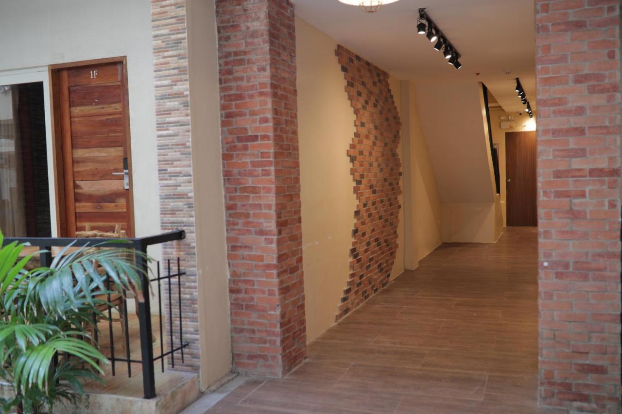 Cerca Hotel Balabag  Bagian luar foto